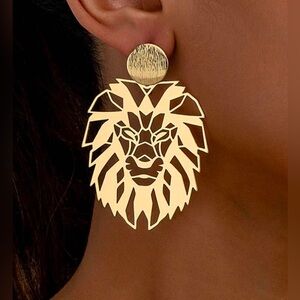 New::::  lionhead earrings large size gold tone